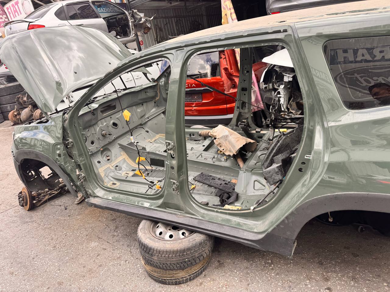Dacia Duster 2 Çıkma Sol Alt Marşpiyel Dacia Duster 2 Çıkma Sol Alt Marşpiyel