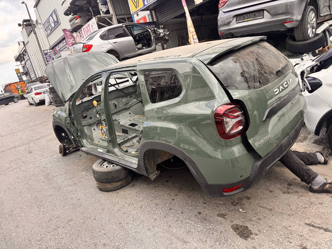 Dacia Duster 2 XJD Çıkma Bagaj Kapağı Haki Yeşil Dacia Duster 2 XJD Çıkma Bagaj Kapağı Haki Yeşil