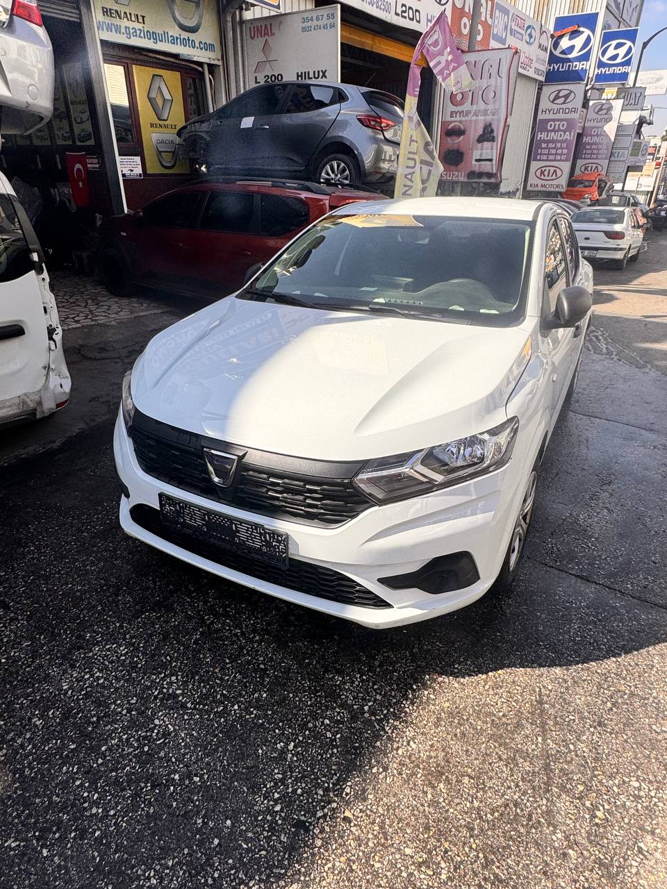 Dacia Sandero Stepway 3 Çıkma Ön Motor Kaputu Beyaz Dacia Sandero Stepway 3 Çıkma Ön Motor Kaputu Beyaz