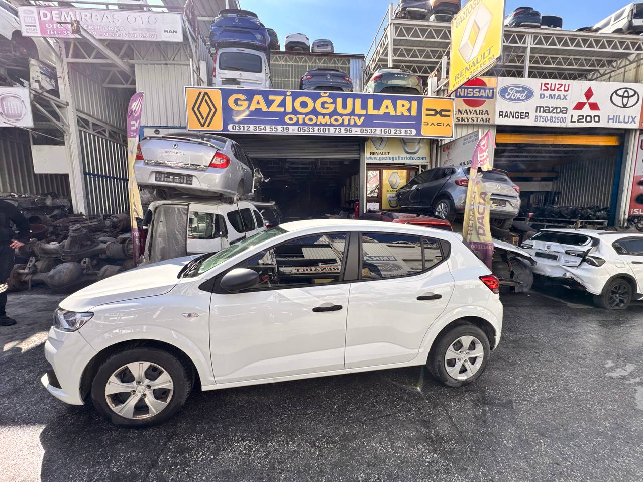 Dacia Sandero Stepway 3 Çıkma Sol Elekrikli Ayna Dacia Sandero Stepway 3 Çıkma Sol Elekrikli Ayna