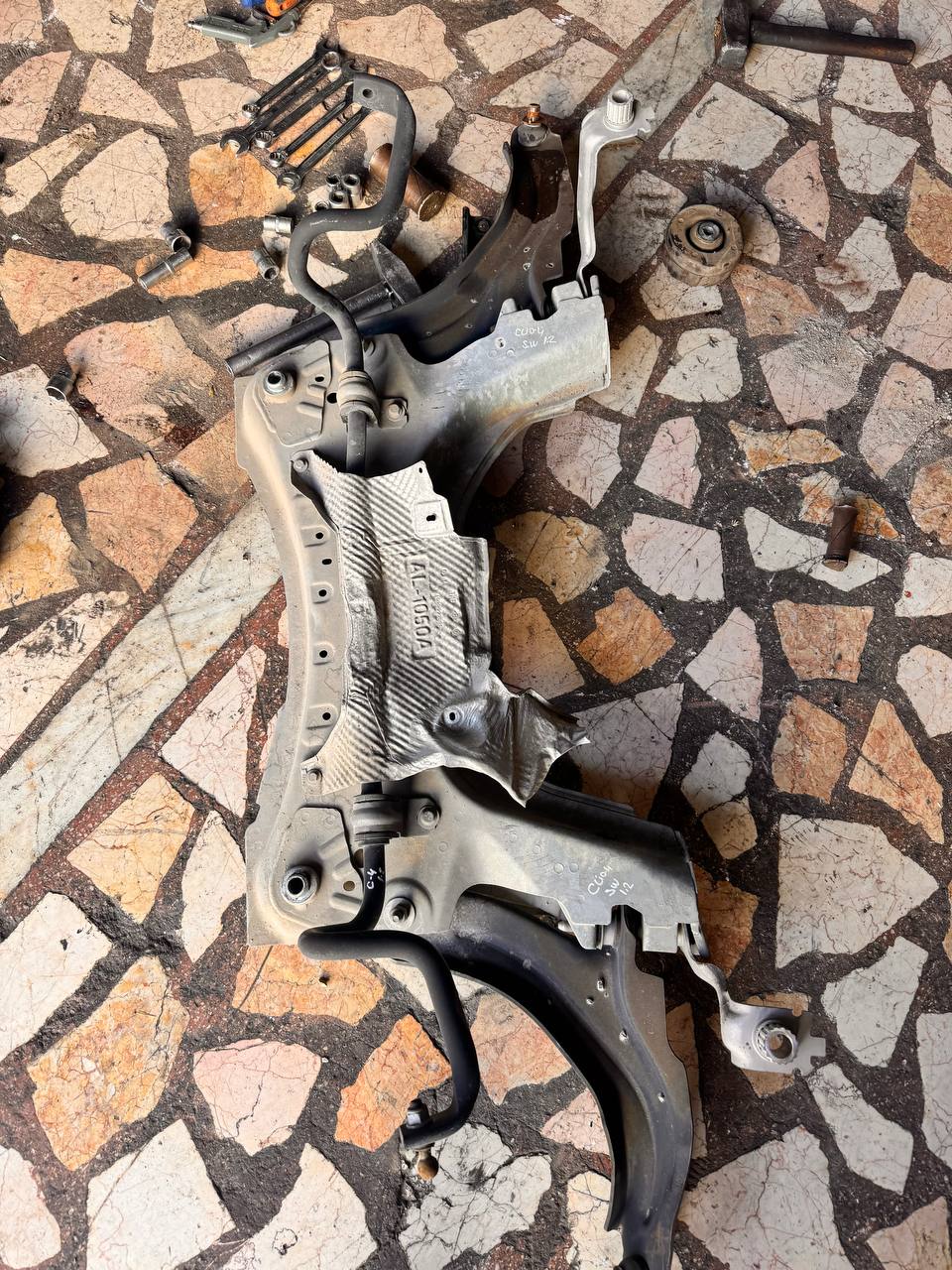 Renault Clio 4 Çıkma 1.2 Motor Alt Beşik Travers Renault Clio 4 Çıkma 1.2 Motor Alt Beşik Travers