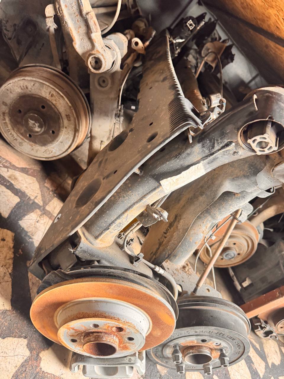 Renault Clio 5.5 Çıkma Arka Dingil Diskli Renault Clio 5.5 Çıkma Arka Dingil Diskli