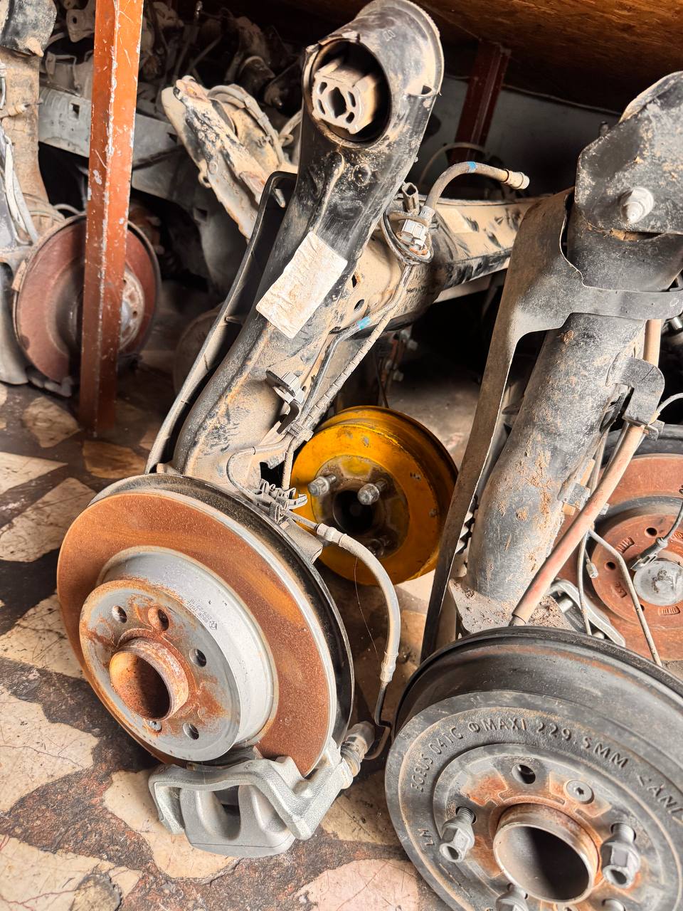 Renault Clio 5.5 Çıkma Arka Fren Merkezi Elektrikli Renault Clio 5.5 Çıkma Arka Fren Merkezi Elektrikli