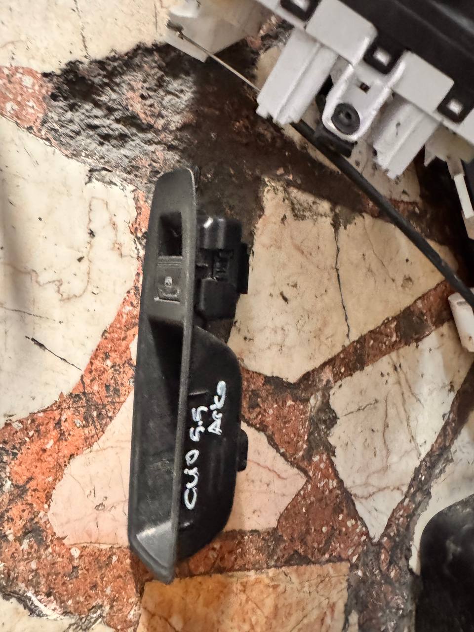 Renault Clio 5.5 Çıkma Sağ Arka Cam Açma Düğmesi Çerçeve Renault Clio 5.5 Çıkma Sağ Arka Cam Açma Düğmesi Çerçeve