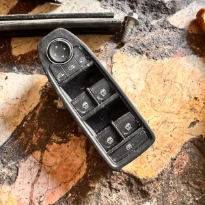Renault Clio 5.5 Çıkma Sol Ön Cam Düğme Takımı