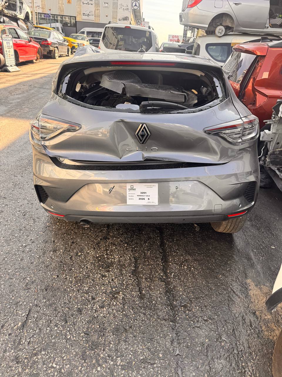 Renault Clio 5 Çıkma Arka Tampon Füme Renk Renault Clio 5 Çıkma Arka Tampon Füme Renk
