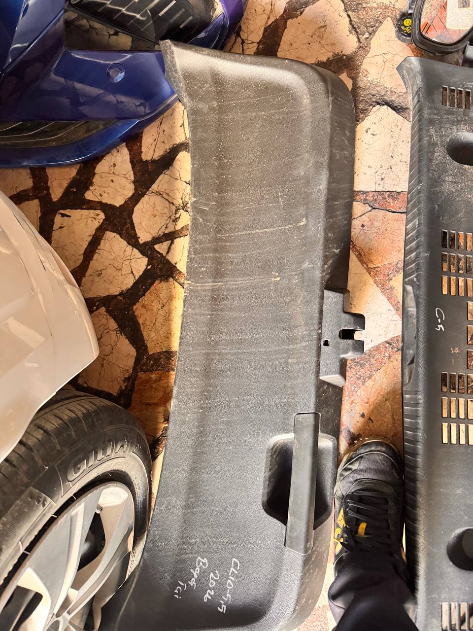 Renault Clio 5 Çıkma Bagaj Kapak İç Döşemesi Renault Clio 5 Çıkma Bagaj Kapak İç Döşemesi