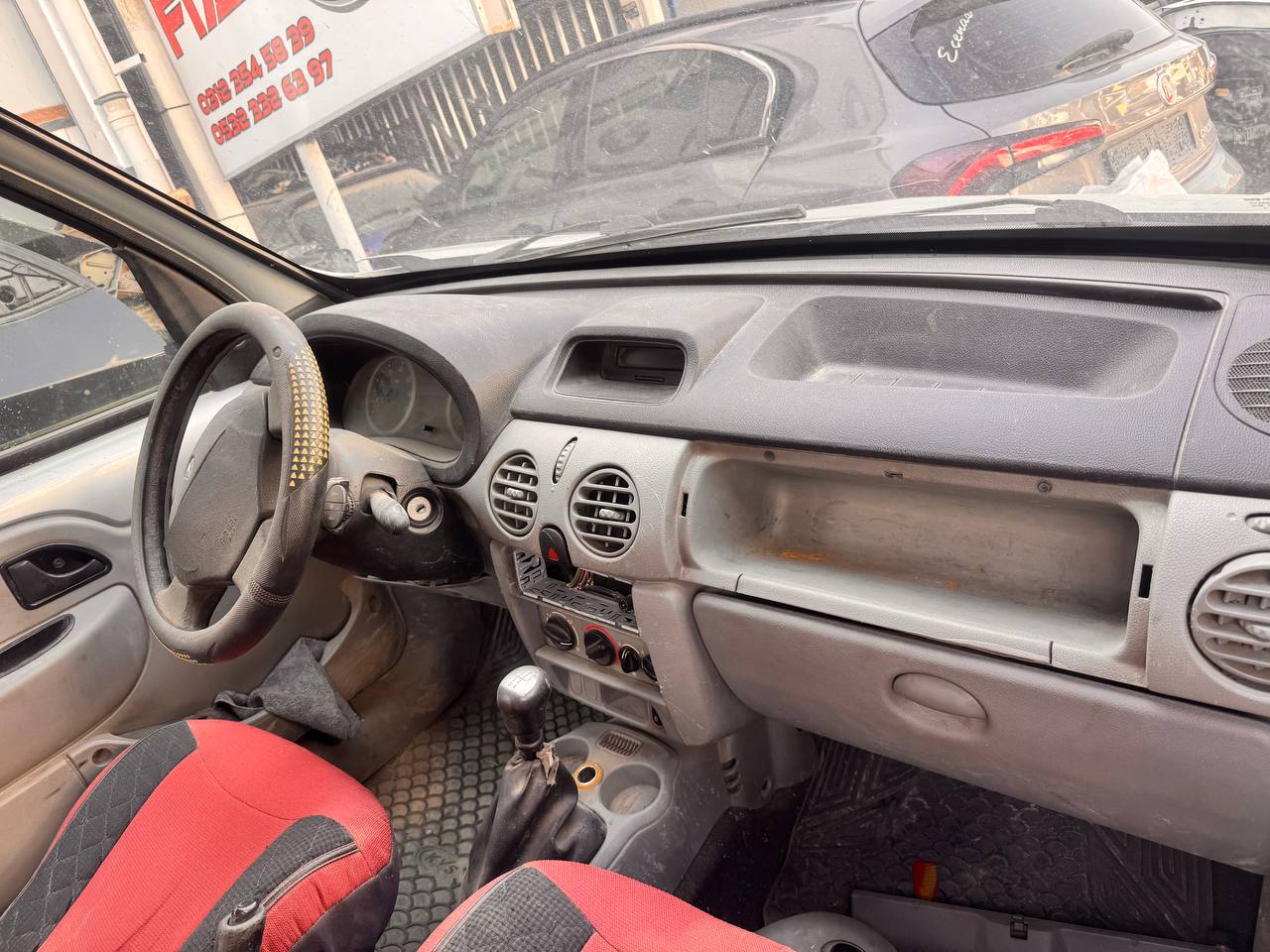 Renault Kangoo 2 Çıkma Göğüs Komple Renault Kangoo 2 Çıkma Göğüs Komple