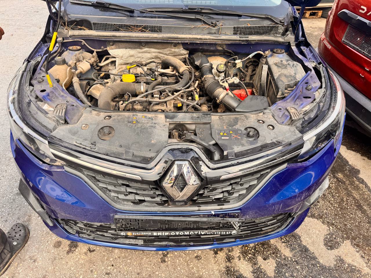 Renault Taliant Çıkma Ön Cam Izgarası Renault Taliant Çıkma Ön Cam Izgarası